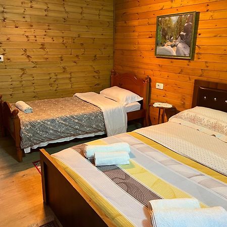 Bujtina Uji I Panjes, Log Cabins Dukat Luaran gambar