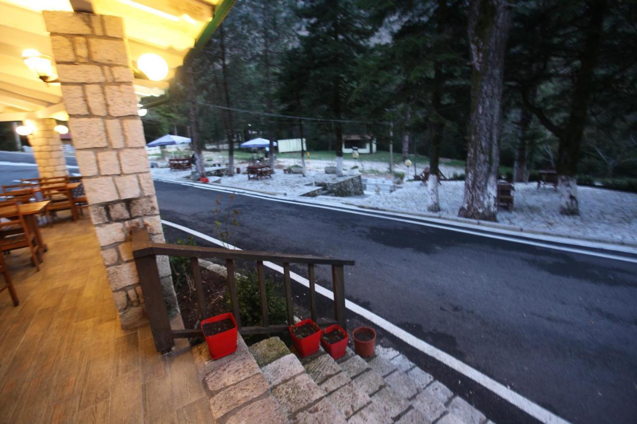 Bujtina Uji I Panjes, Log Cabins Dukat Luaran gambar