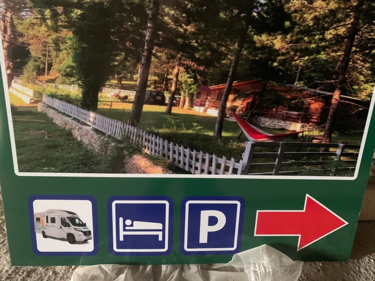 Bujtina Uji I Panjes, Log Cabins Dukat Luaran gambar