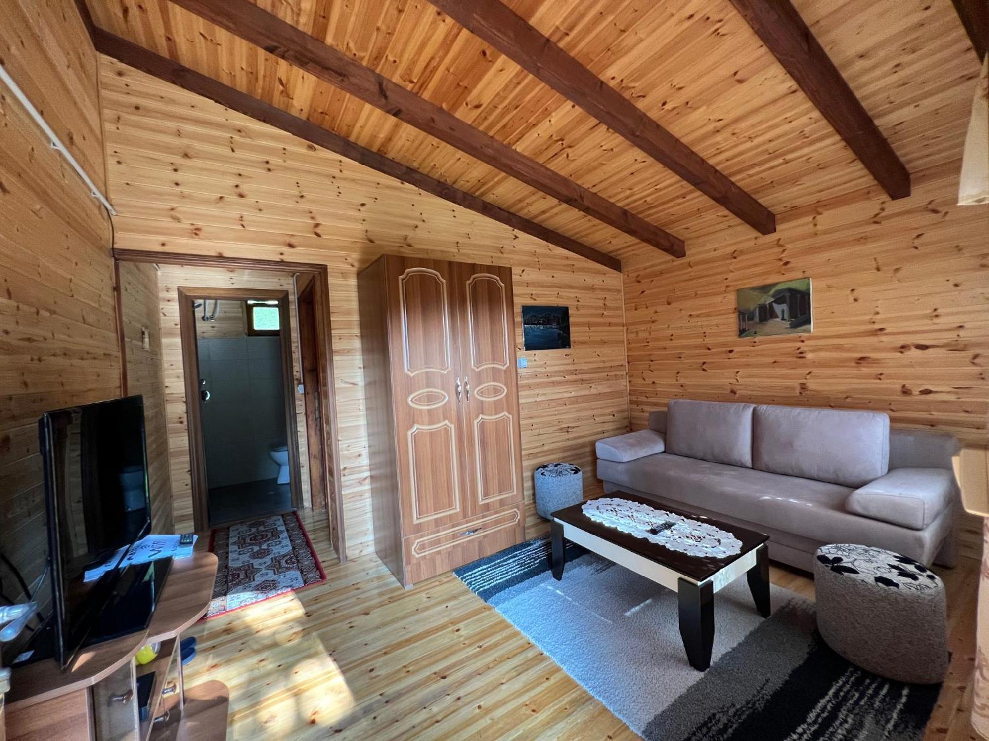 Bujtina Uji I Panjes, Log Cabins Dukat Luaran gambar