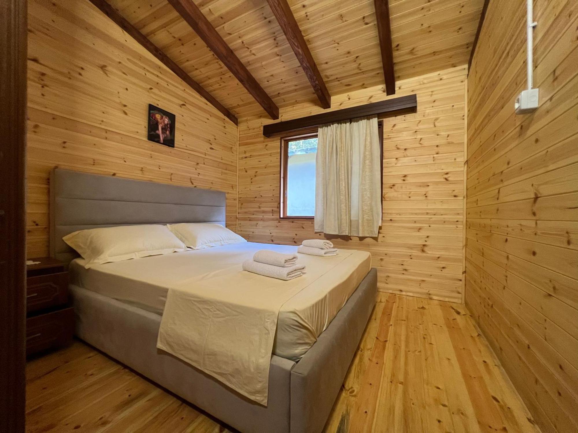 Bujtina Uji I Panjes, Log Cabins Dukat Luaran gambar