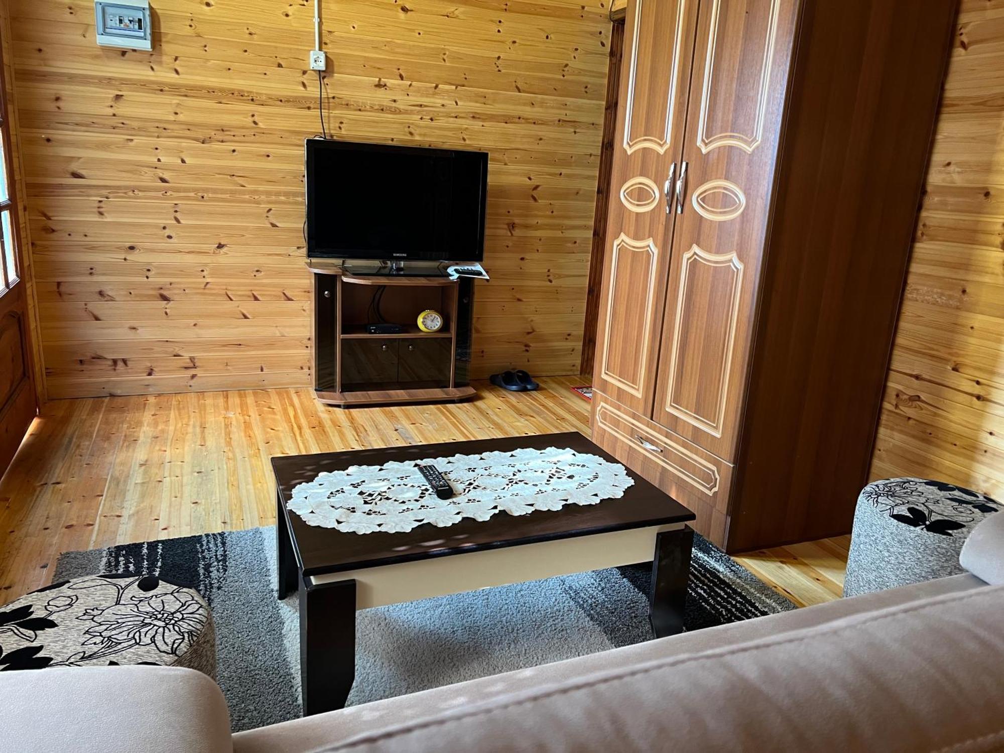 Bujtina Uji I Panjes, Log Cabins Dukat Luaran gambar