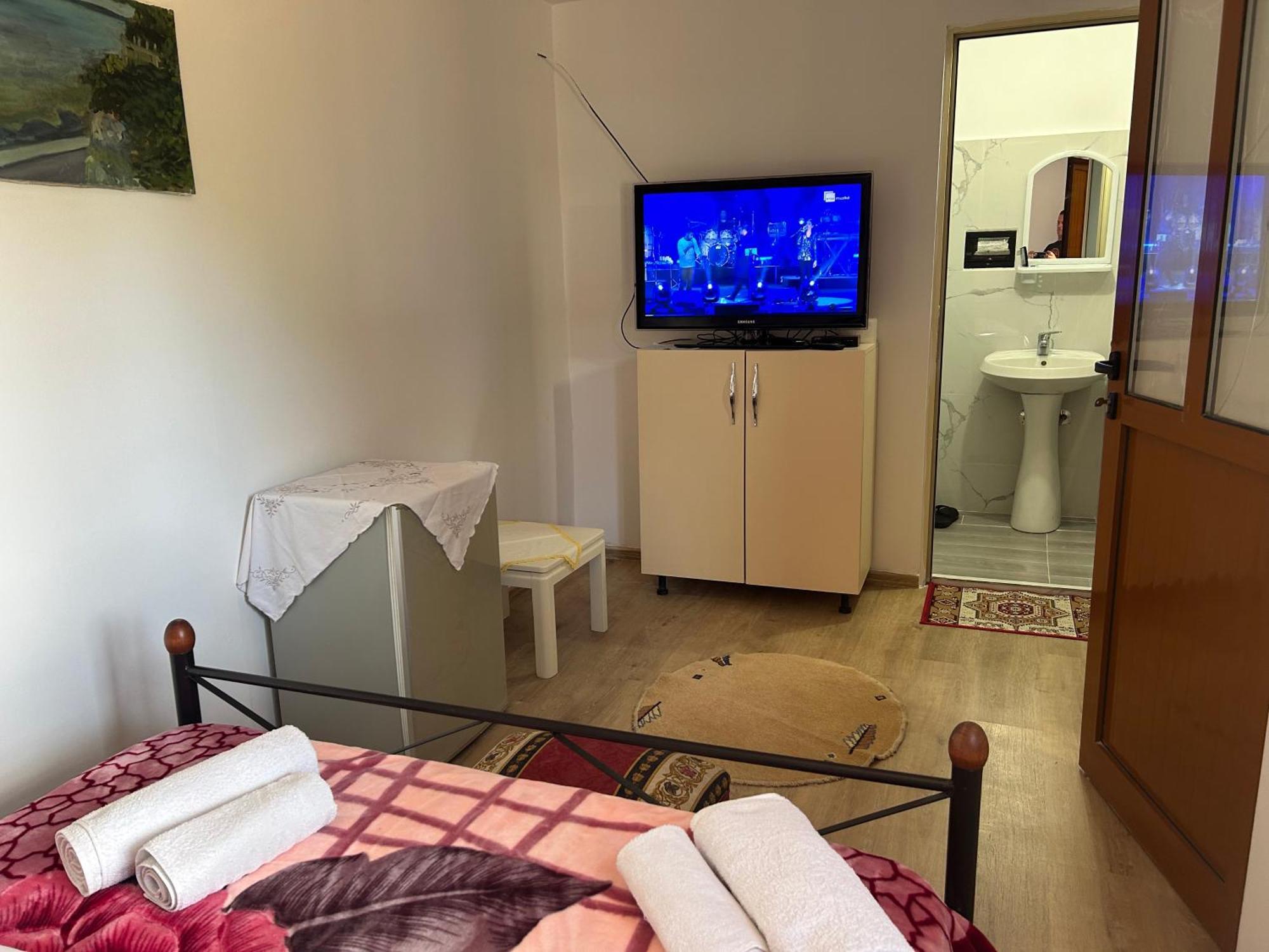 Bujtina Uji I Panjes, Log Cabins Dukat Luaran gambar