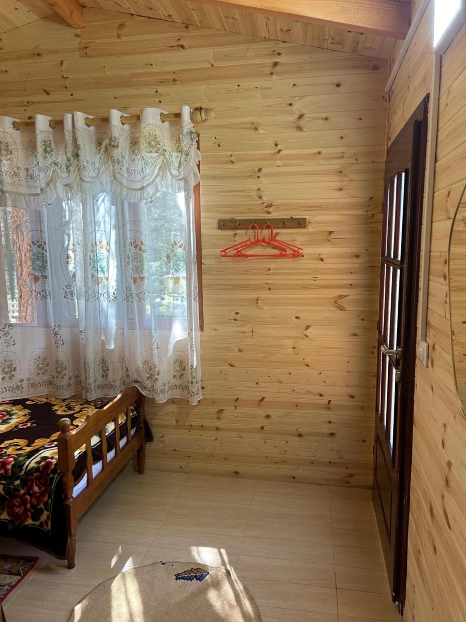 Bujtina Uji I Panjes, Log Cabins Dukat Luaran gambar