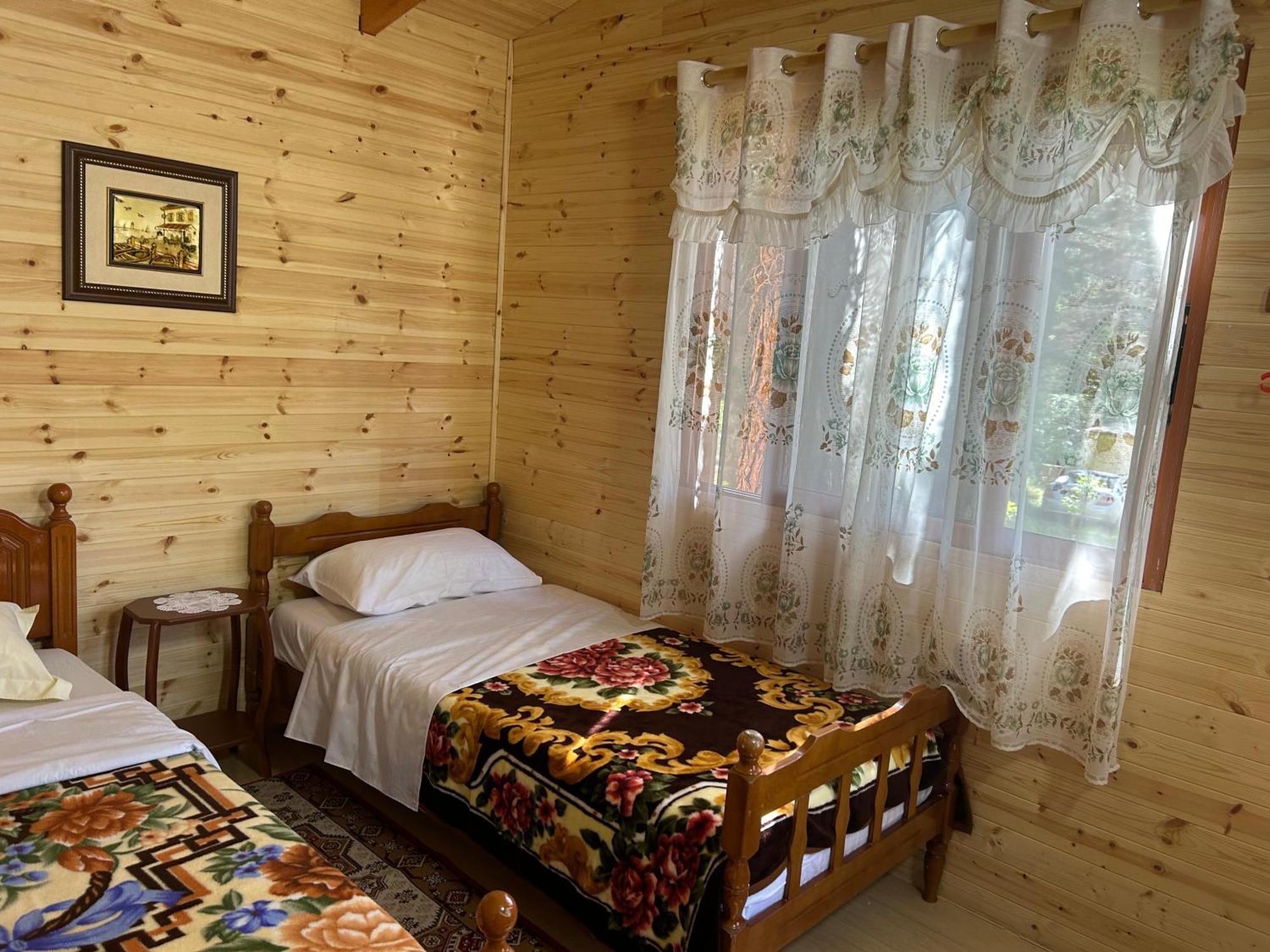 Bujtina Uji I Panjes, Log Cabins Dukat Luaran gambar