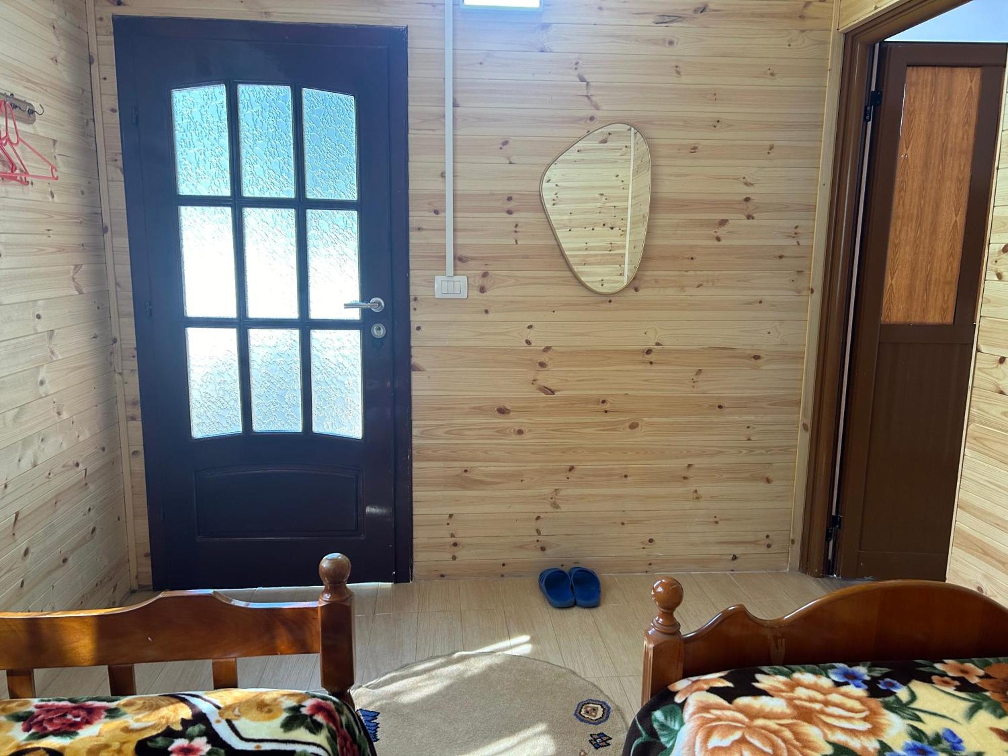 Bujtina Uji I Panjes, Log Cabins Dukat Luaran gambar