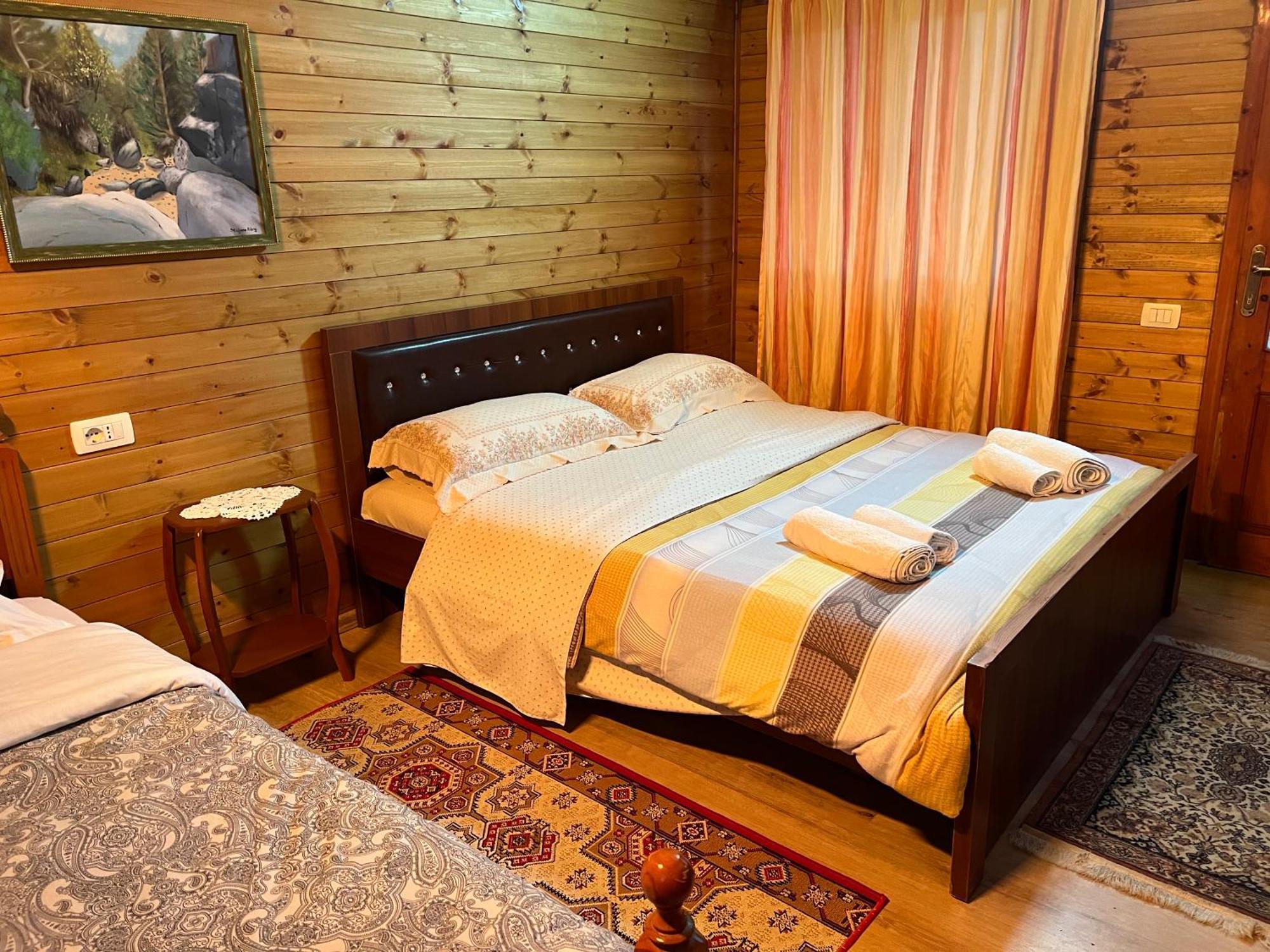 Bujtina Uji I Panjes, Log Cabins Dukat Luaran gambar